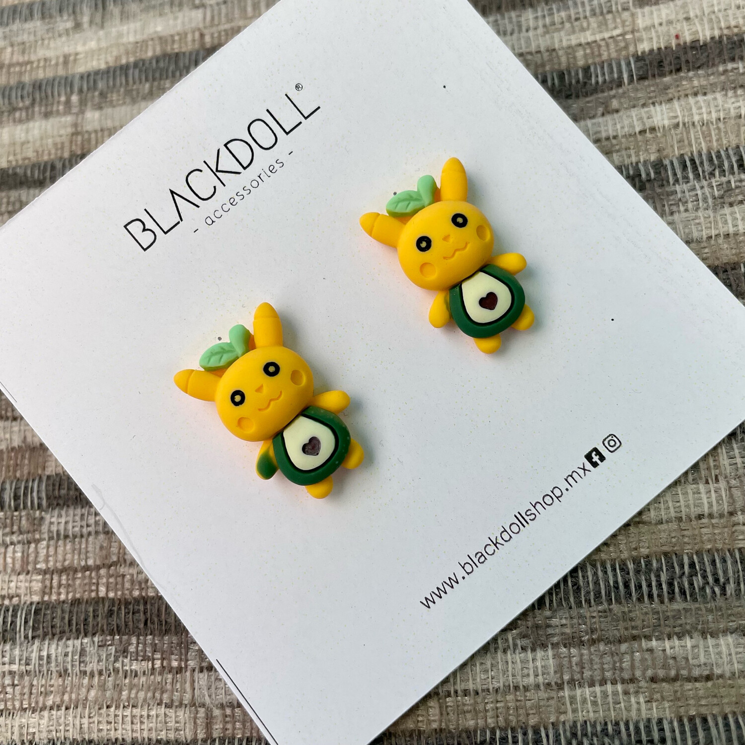 BLACKDOLL ACCESSORIES - Aretes Pikachu