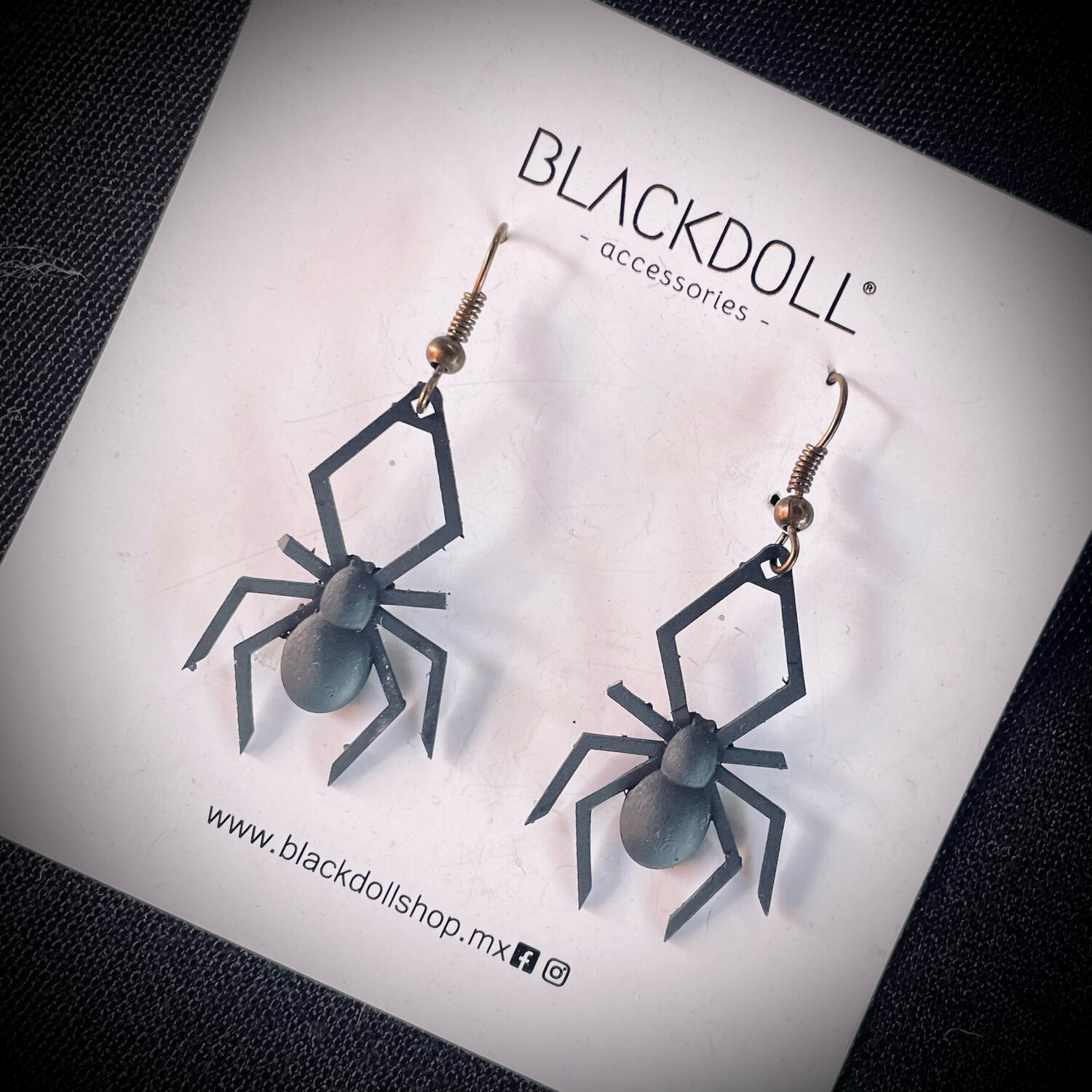 BLACKDOLL ACCESORIES - Aretes Insecto
