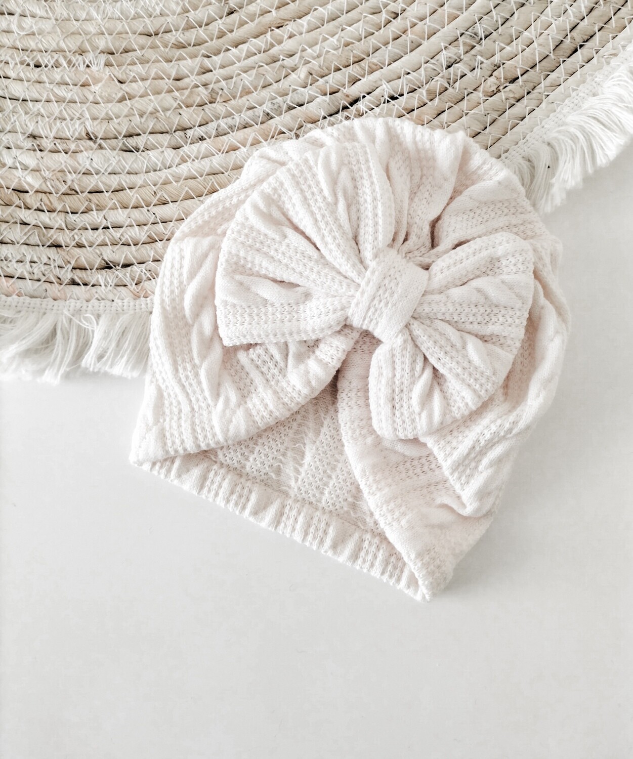 Mutsje met strik | Creme VAN €11,95 NU VOOR €6,95!