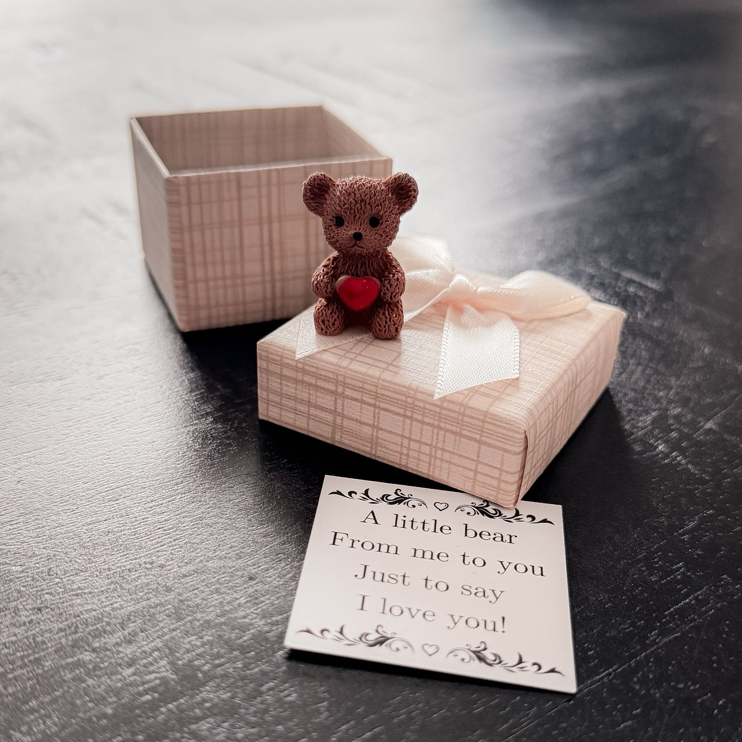 Beertje in geschenkdoos | I Love You