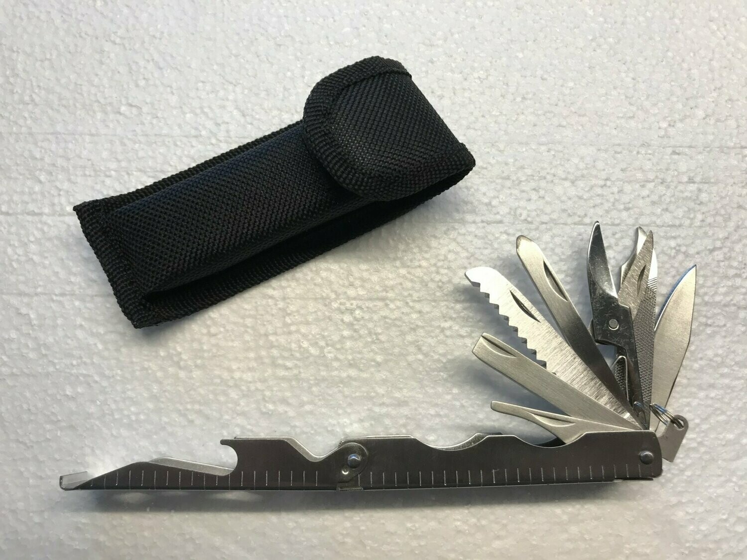 10 in 1 Multitool mit Tasche