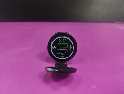 Einbausteckdose USB 3.0 und Voltmeter
