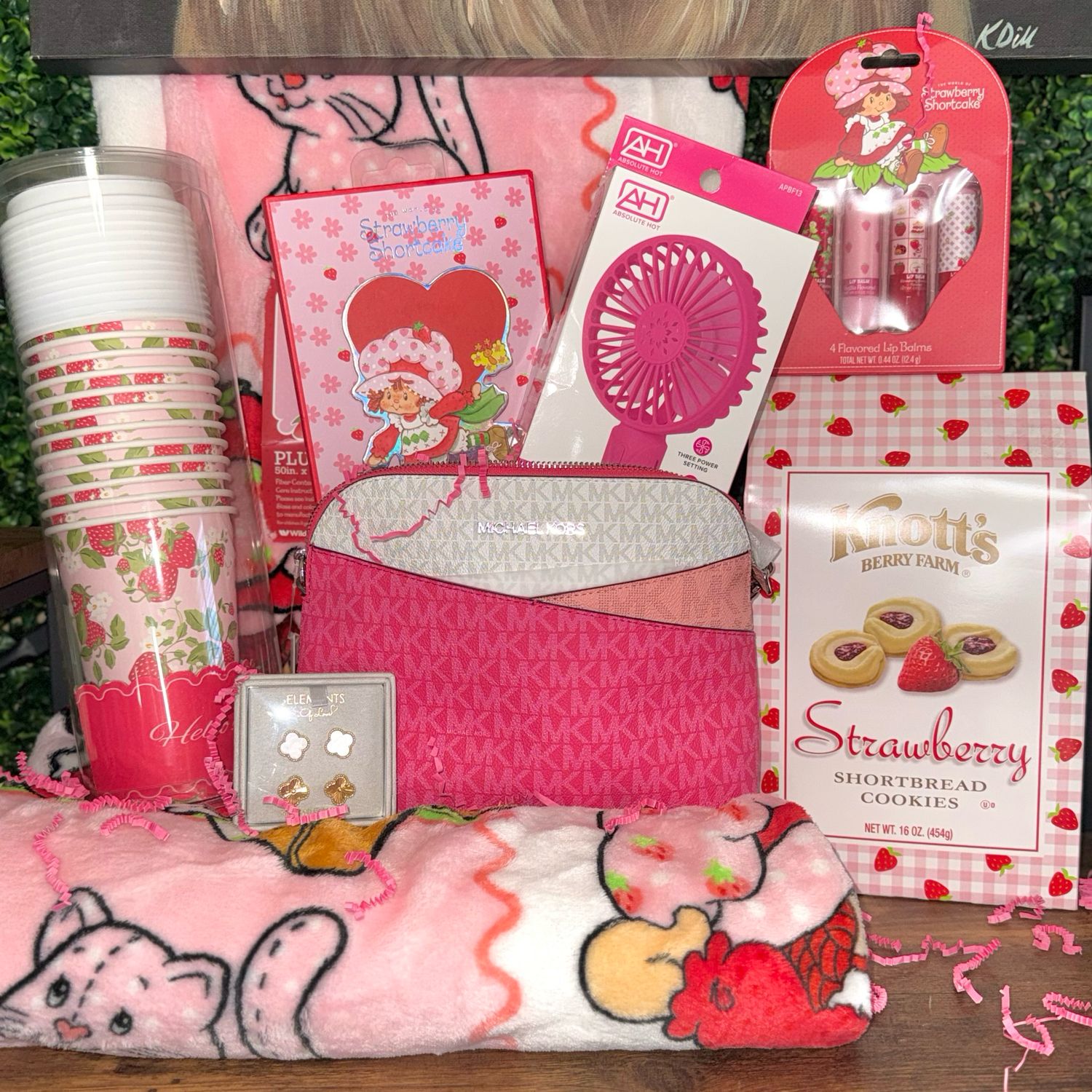 🩷🍓🌸 Last Gal 🌸🍓🩷