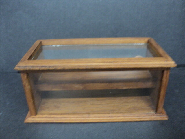 DOLLHOUSE SCALE STORE COUNTER