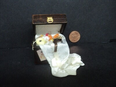 DOLLHOUSE SEWING TRUNK W/ ACCESSORIES/BROWN