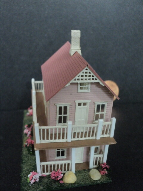 DOLLHOUSE FOR INSIDE YOUR DOLLHOUSE- 1/144TH SCALE- PINK-#1