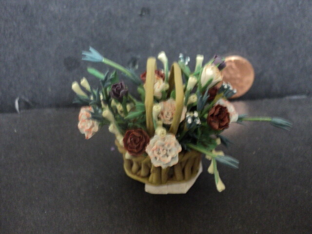 DOLLHOUSE FLOWER ARRANGEMENT