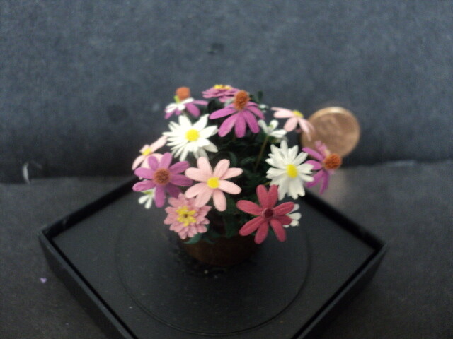 DOLLHOUSE FLOWERS- PINK DAISIES