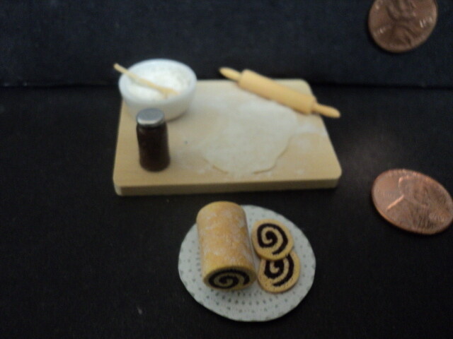 DOLLHOUSE SCALE CHOCOLATE LOG PREPARATION
A2732