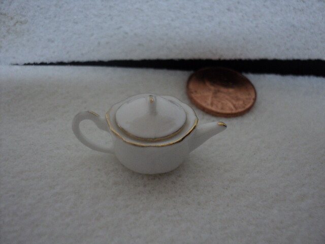 DOLLHOUSE COFFEE/TEA POT 
WHITE PORCELAIN- A749