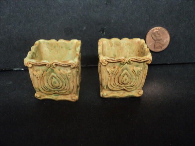 DOLLHOUSE SCALE PLANTERS- SET OF 2- A4048AG