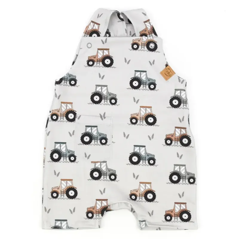 Latzshorts | Traktorfahrt