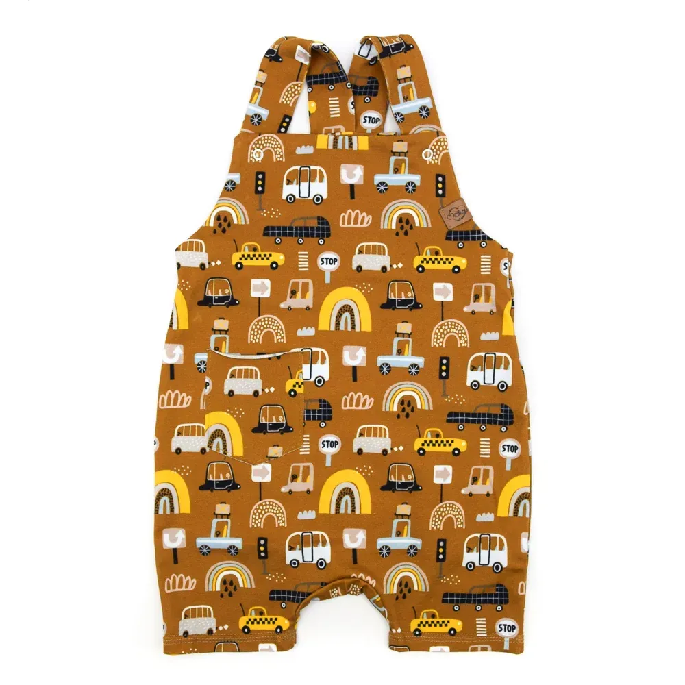 Latzshorts | Cars & Rainbows