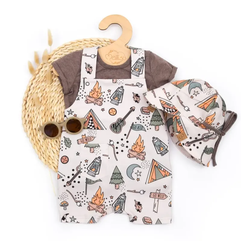 Set | Lagerfeuer | Latzshorts & T-Shirt & Sonnenhut Set | Lagerfeuer | Latzshorts & T-Shirt & Sonnenhut