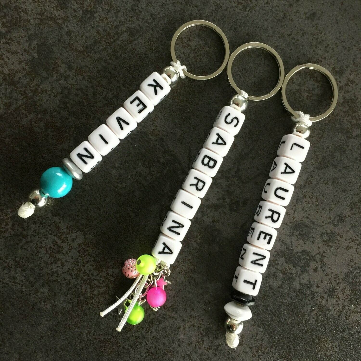 Porte-clés personnalisé Ballon prénom - Perle lettre acrylique couleur