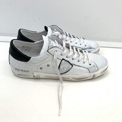 PHILIPPE MODEL Sneaker Classic in pelle “ Craccata” lavata e invecchiata, spoiler nero in pelle. Col. Bianco