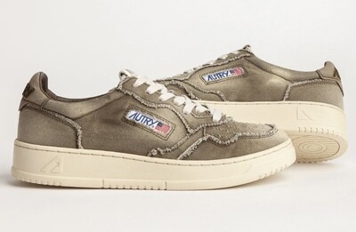 Sneaker Autry realizzata in canvas di cotone sfumata supervintage