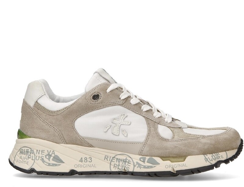 Sneaker realizzata in tessuto tecnico
