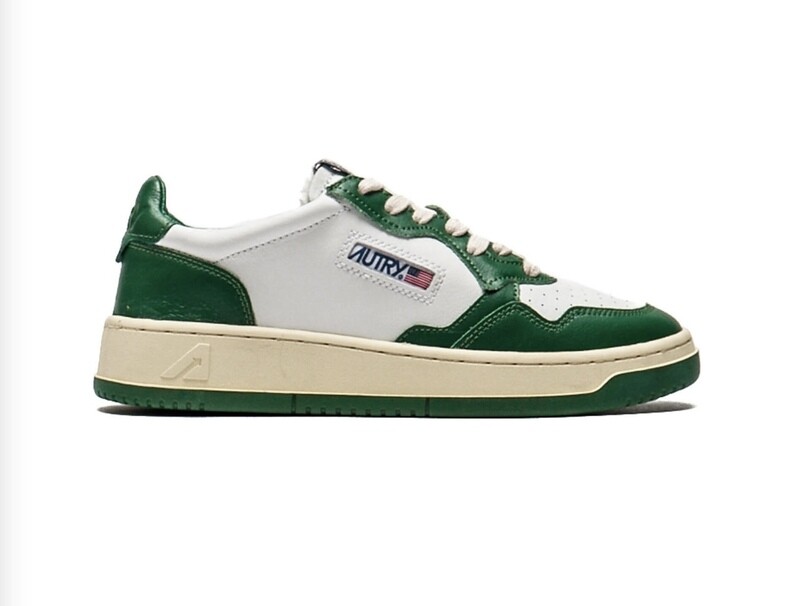 Sneaker Autry bassa ispirata ai modelli vintage anni 80