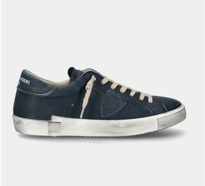 Sneaker in capretto effetto used, suola in gomma con fasciatura artigianale. Col. Blu Indaco