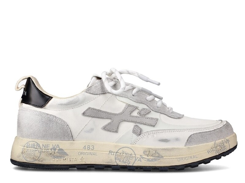 Sneaker in pelle e suede effetto used, fondo micro light. Col. Bianco