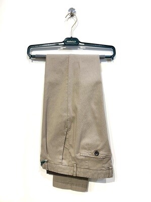 Pantalone in cotone lyocel ed elastan con pence. Col. Noce
