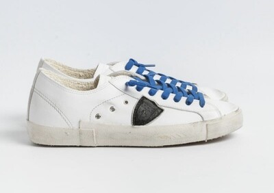 Sneakers in vitello lavato e alleggerito. Col. Bianco / Bluette