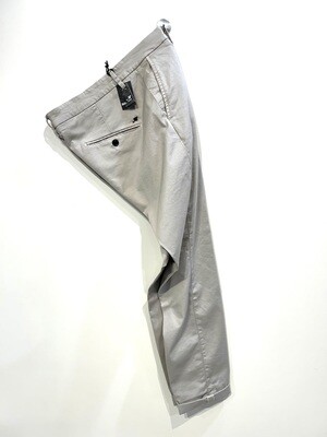 Pantalone in cotone, lyocel elastan, vestibilita
“ Carrot ” Col. Naturale