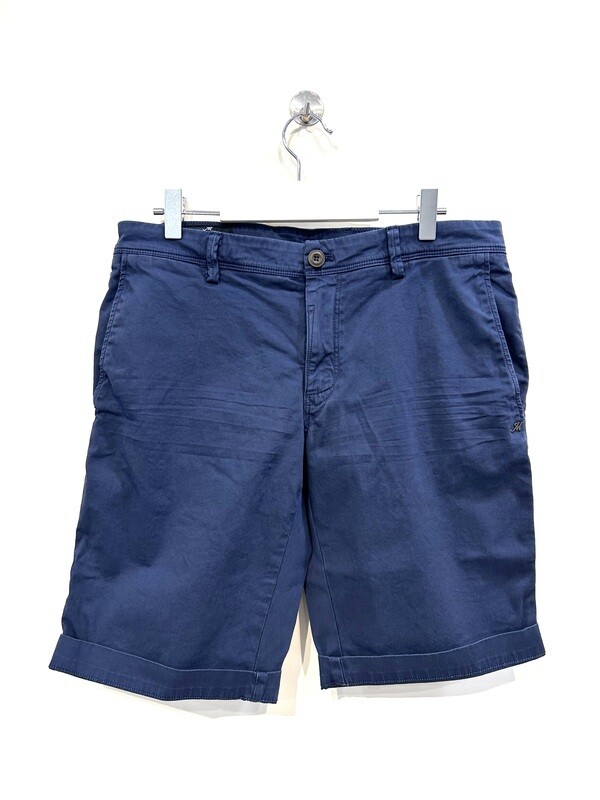 Bermuda chinos di cotone strech lavato, slim fit. Col. Bleu Aperto
