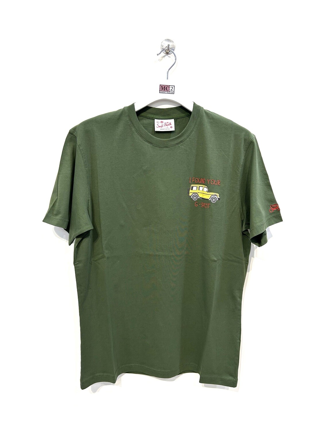 Tshirt in cotone organico stampa e ricamo frontale. Col. Verde militare