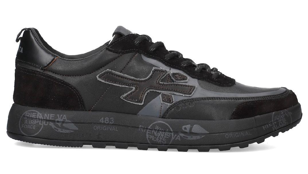 Sneaker in pelle e suede, fondo micro light. Col. Nero
