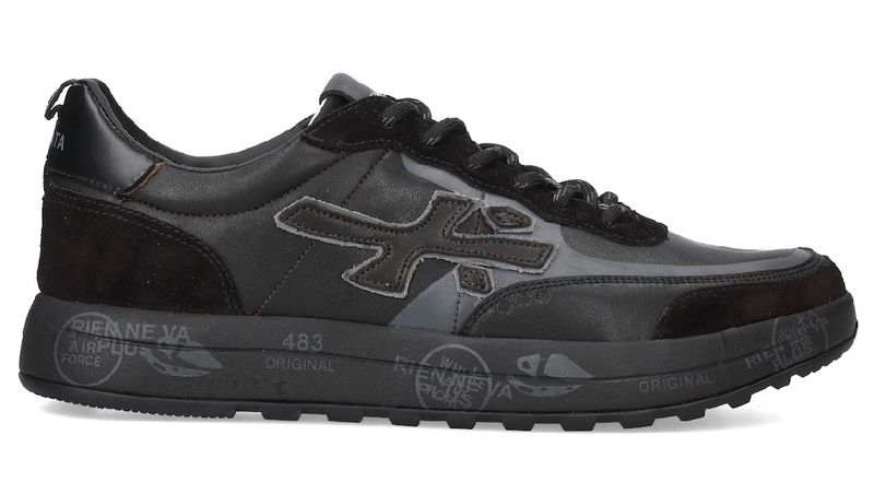 Sneaker in pelle e suede, fondo micro light. Col. Nero