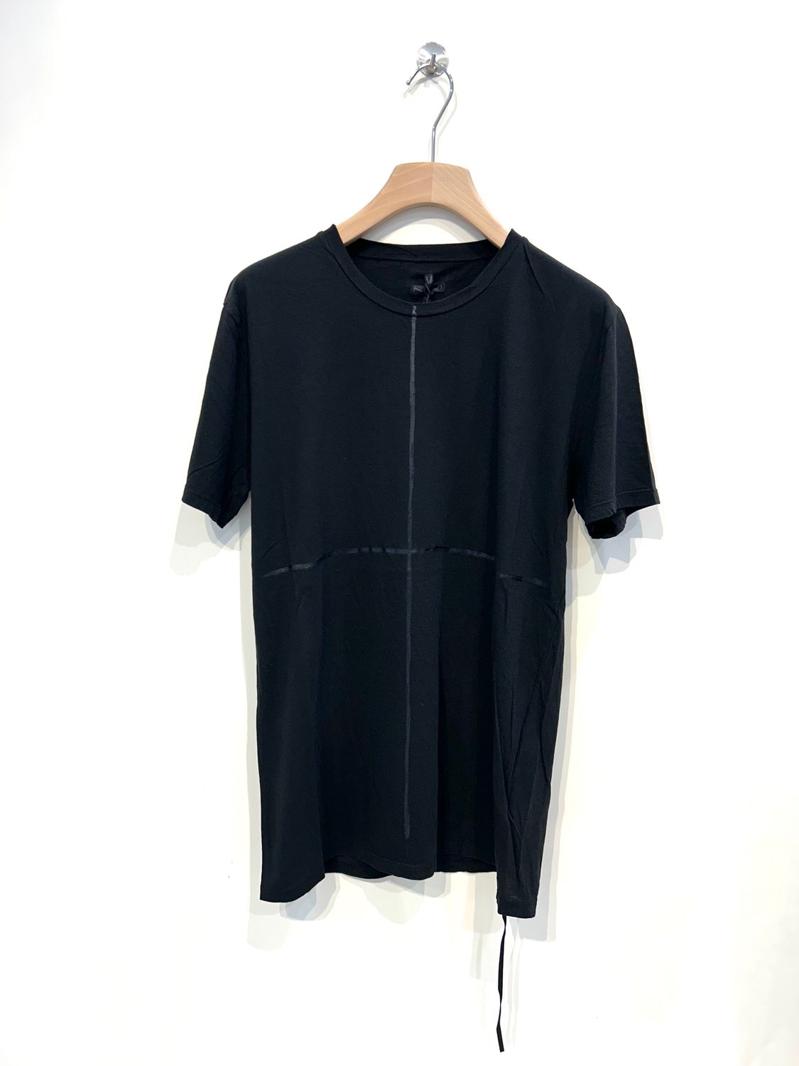 Tshirt manica corta in cotone laserata e gommata. Col. Nero