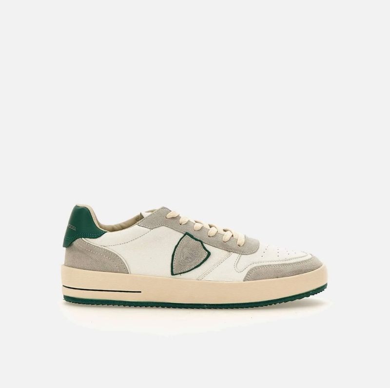 Sneaker fondo cassetta, realizzata in pelle e camoscio. Col. Bianco / Verdone
