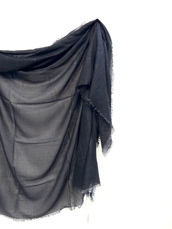 Pashmina in garza di cashmere effetto laminato . Col. Nero