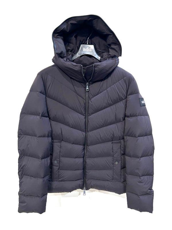 Piumino in nylon opaco elasticizzato con cappuccio. Col. Nero / Grigio