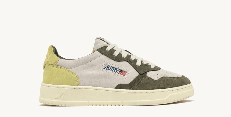 Sneaker Autry in suede ispirata ai modelli vintage anni 80. Col. Sabbia-Militare-Lime  PRIMAVERA ESTATE 2025