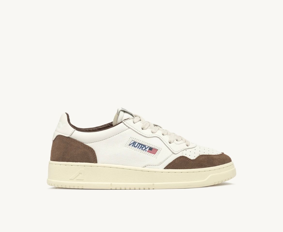 Sneaker ispirata ai modelli vintage anni 80 in pelle di capra e suede. Col. Bianco - Tabacco  NEW AUTUNNO INVERNO 25-26