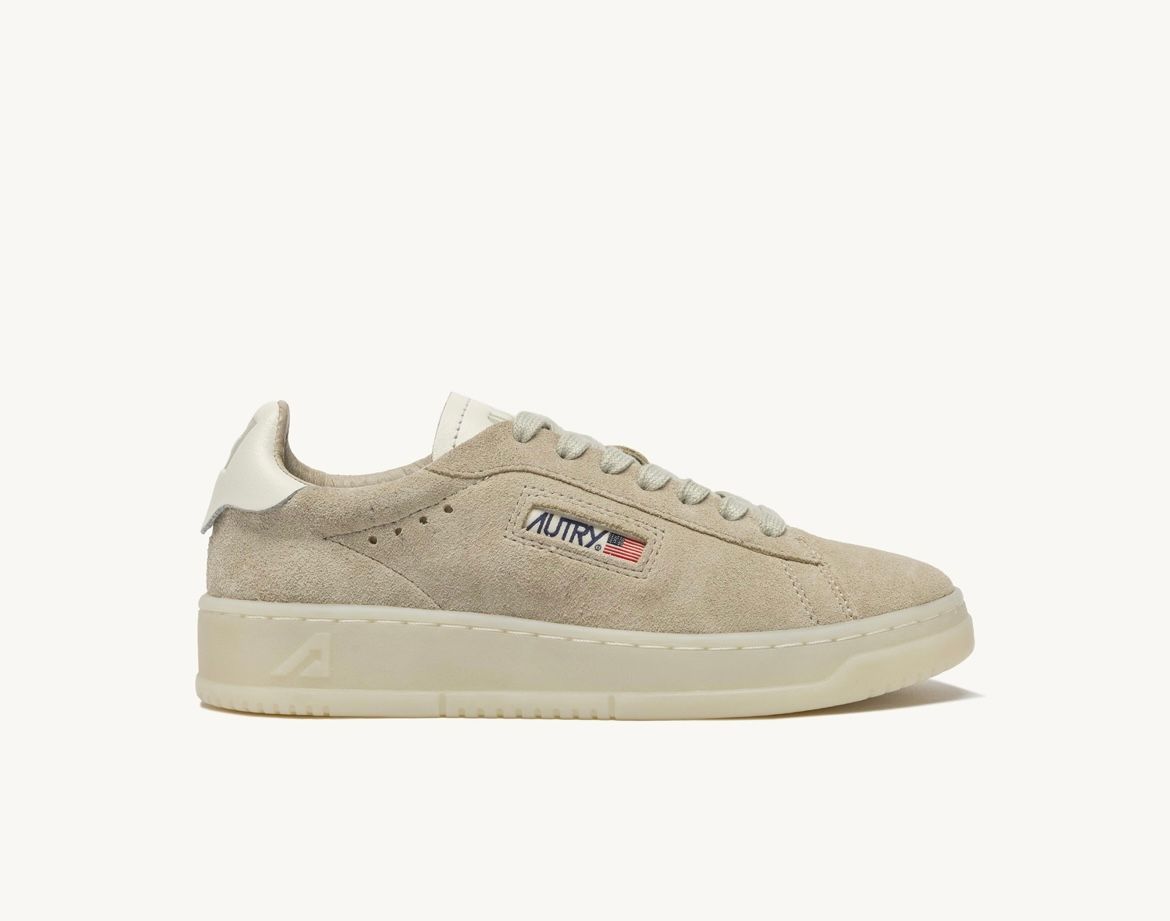 Sneaker in suede, suola in tono color block. Col. Tortora PRIMAVERA ESTATE 2025