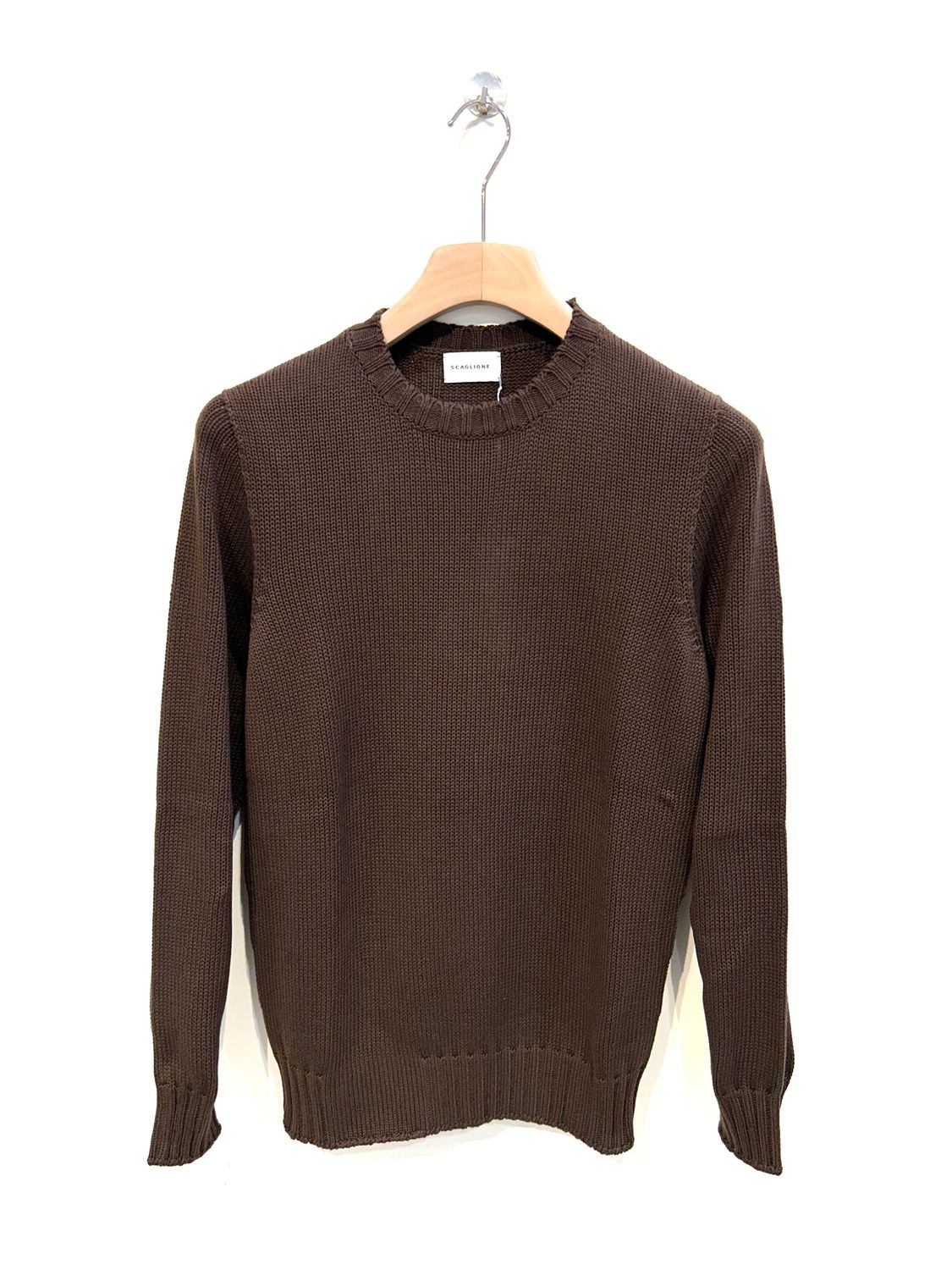 Maglia girocollo in cotone rasato. Col. Cioccolato