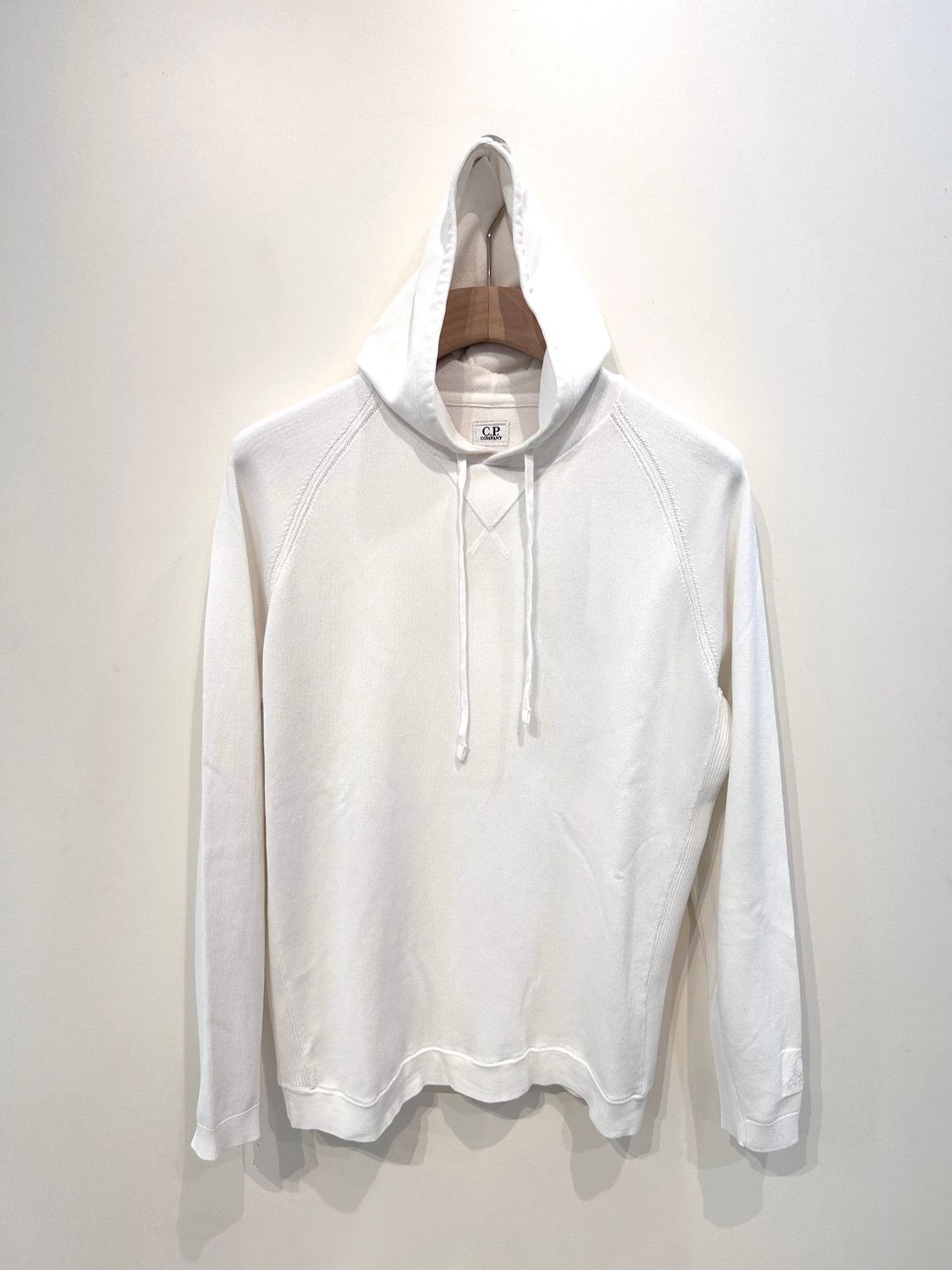 Maglia in cotone con cappuccio. Col. Latte