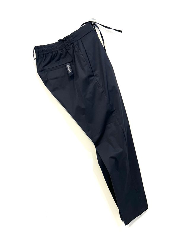 Pantalone con coulisse ed elastico in vita in cotone ed elastan leggero . Col. Nero