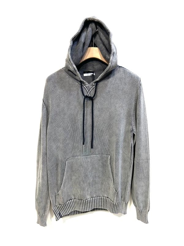 Maglia con cappuccio in cotone trattamento artigianale aerografo. Col grigio ferro