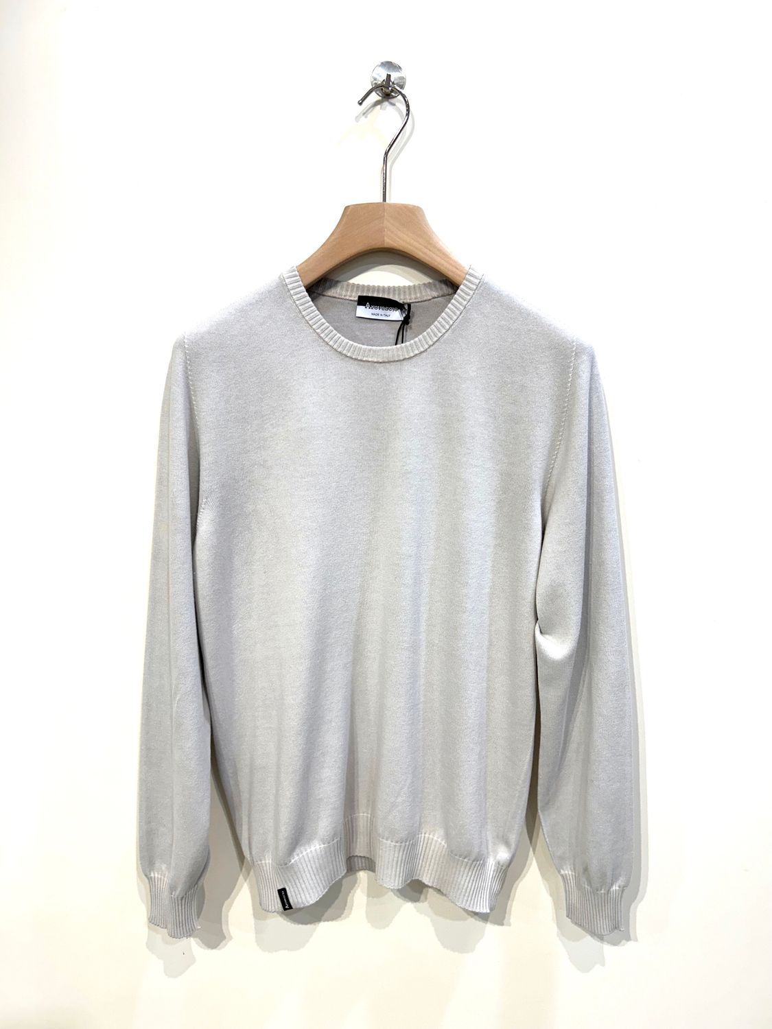 Maglia girocollo in cotone trattamento artigianale aerografo sfumata. Col. Gesso