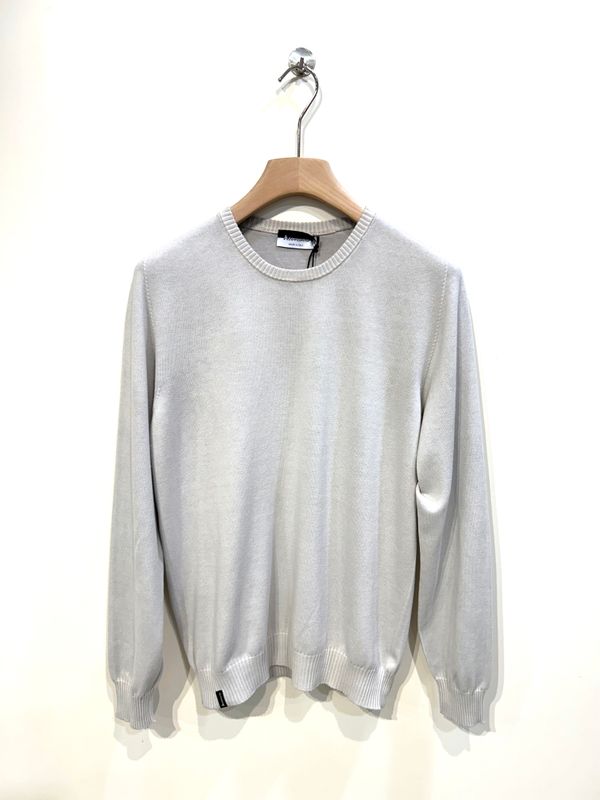Maglia girocollo in cotone trattamento artigianale aerografo sfumata. Col. Gesso