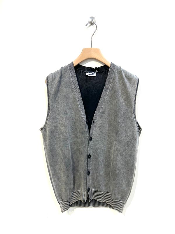 Cardigan Smanicato con bottoni in cotone trattamento artigianale aerografo. Col. Ferro