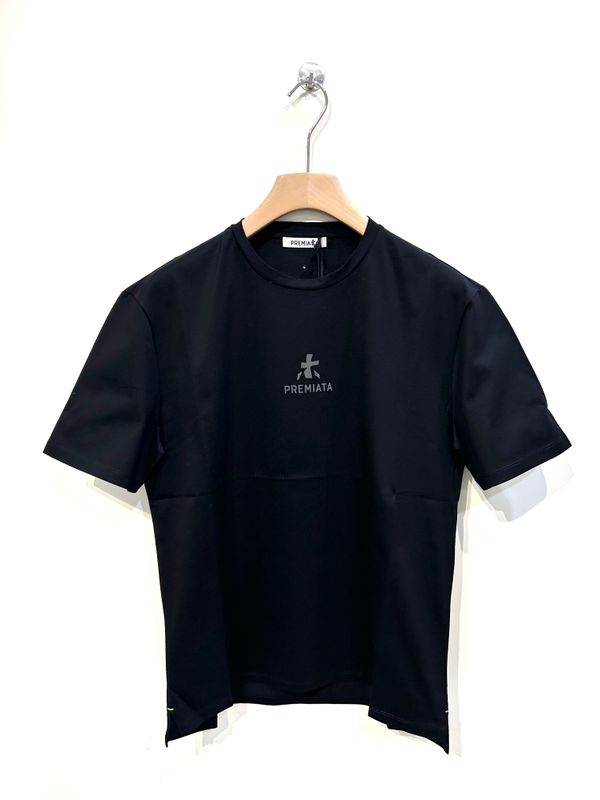 Tshirt manica corta in cotone leggero, stampa frontale. Col. Nero