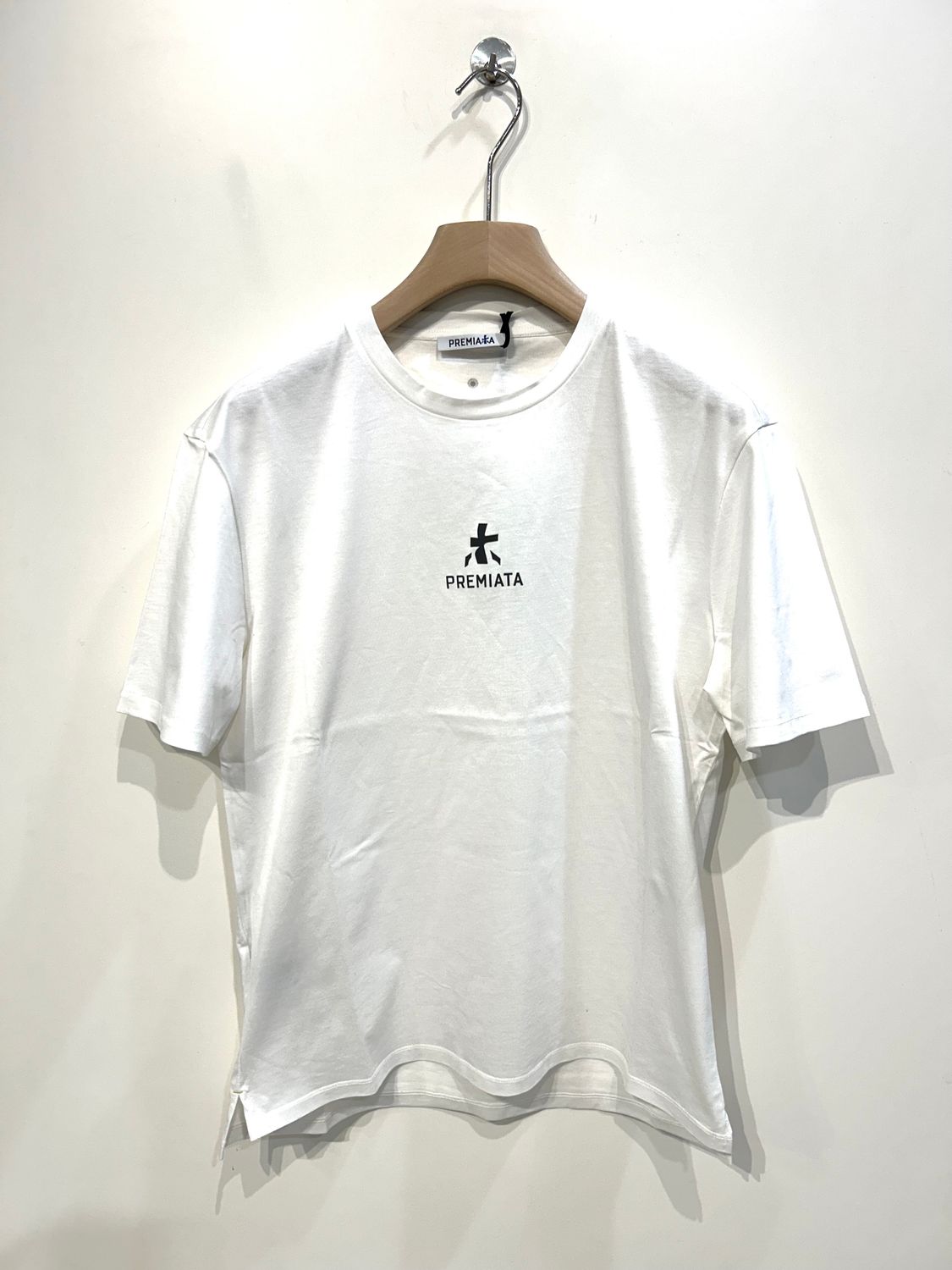 Tshirt manica corta in cotone leggero, stampa frontale. Col. Latte