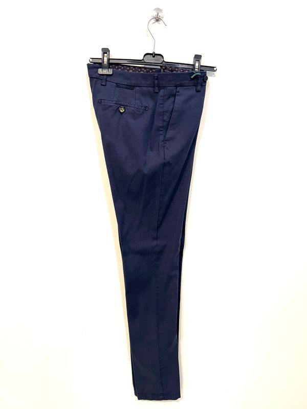 Pantalone in lyocel, cotone ed elastan. Col. Blu navy