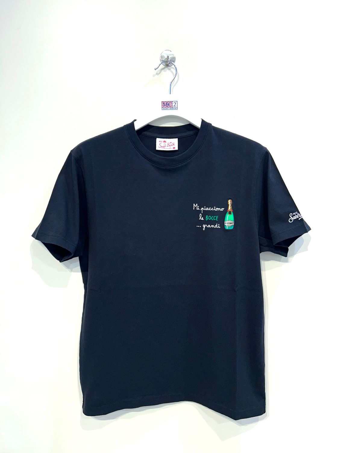 Tshirt in cotone organico, ricamo frontale Cocktail. Col. Nero